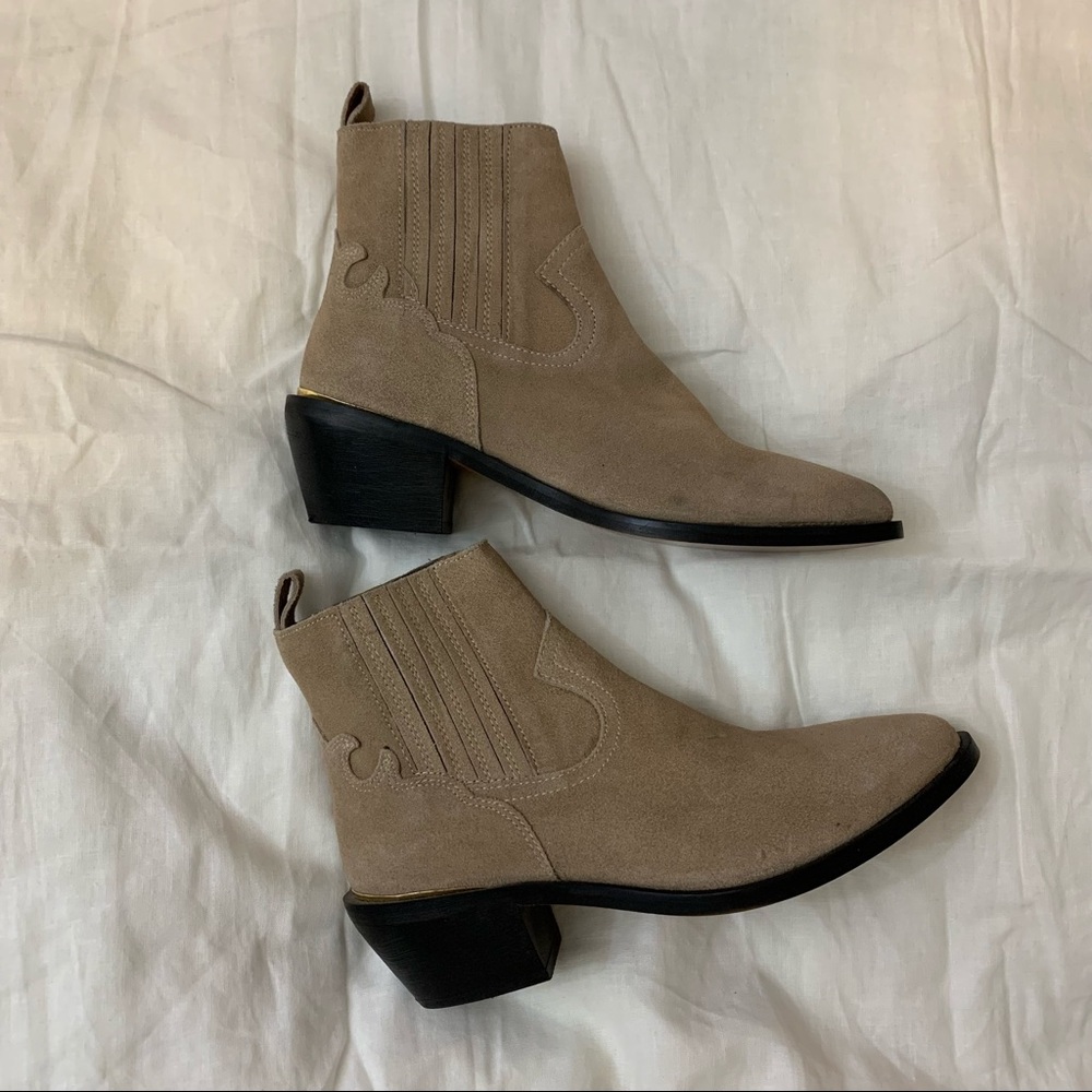 Urban Outfitters Genuine Suede Tan Western Ankle Boot Size 6